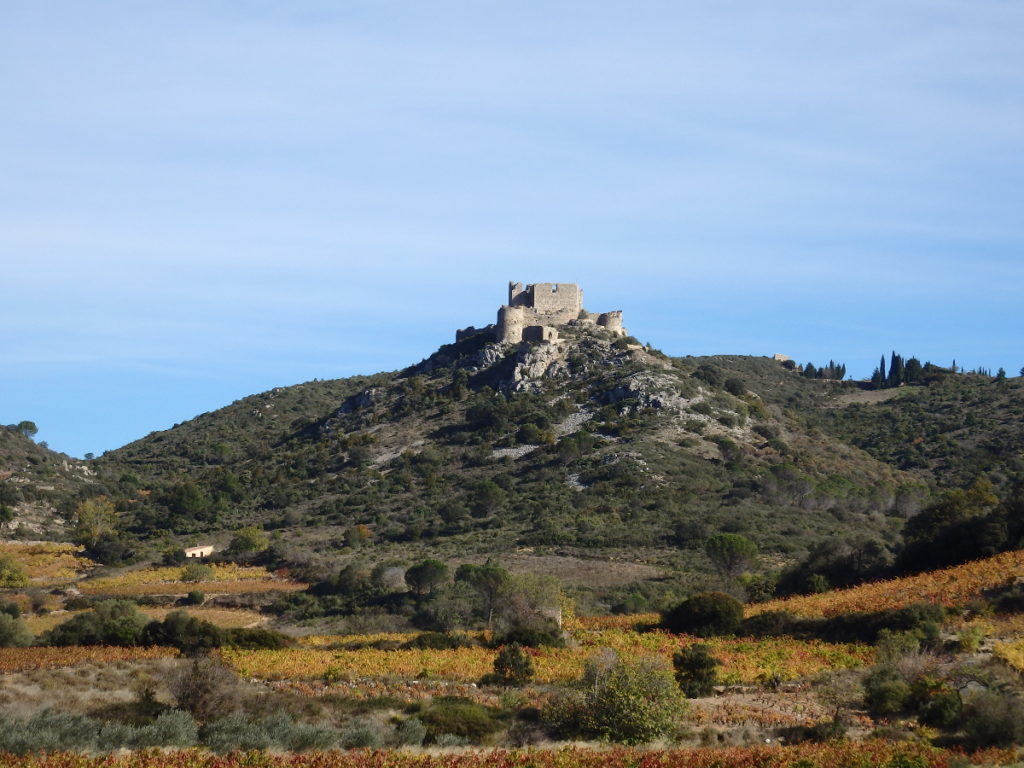 Le château d'Aguilar sous le soleil (ils y sont montés...)
